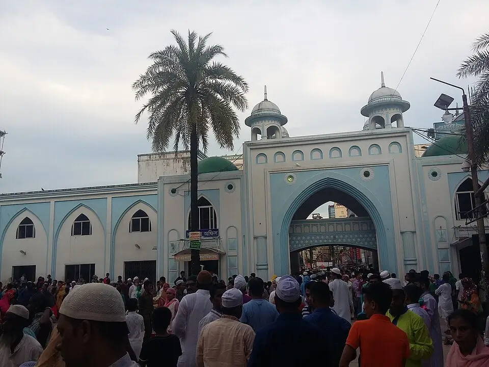 Why visit Bangladesh? Discover the world's longest beach, largest mangrove forest, ancient heritage sites, and authentic culture in this